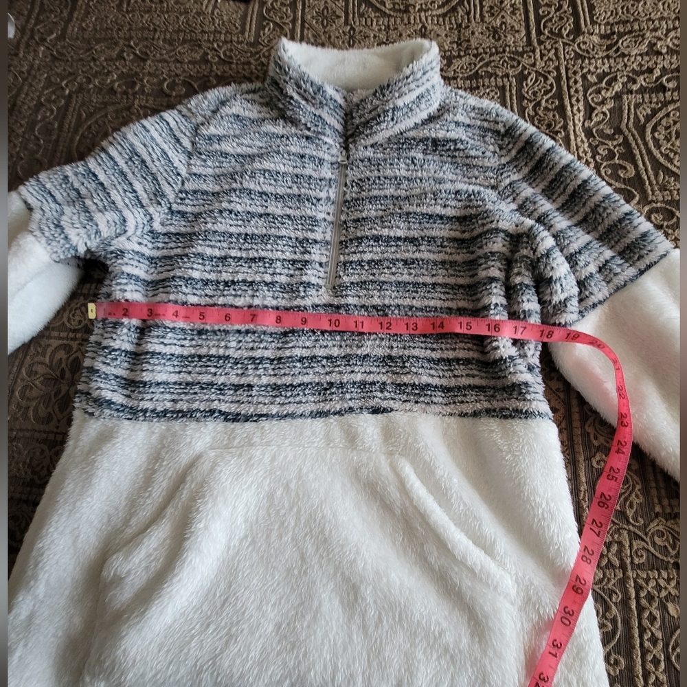 NWOT Blue and White Striped Sweater Size Small - Picture 4 of 5